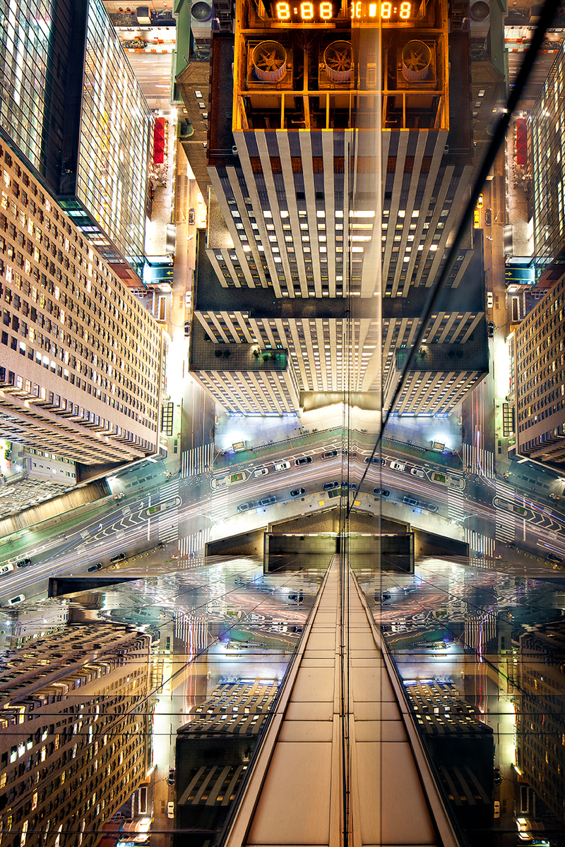 Illustration for article titled Stunning photos of windows transform New York City into a starship
